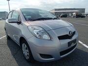 2010 TOYOTA VITZ F