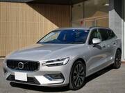 2023 VOLVO V60