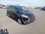 2019 TOYOTA SIENTA X