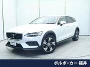 2022 VOLVO V60