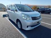 2013 TOYOTA NOAH X SMART EDITION
