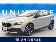 2017 VOLVO V40