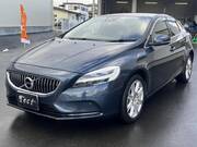 2017 VOLVO V40