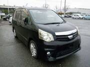 2011 TOYOTA NOAH SI