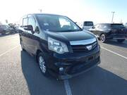 2013 TOYOTA NOAH SI