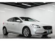 2018 VOLVO V40