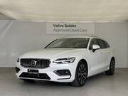 2025 VOLVO V60