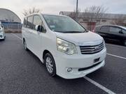 2013 TOYOTA NOAH X SMART EDITION
