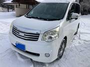 2012 TOYOTA NOAH