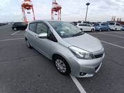 2013 TOYOTA VITZ F