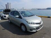 2011 TOYOTA VITZ F