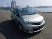 2011 TOYOTA VITZ F