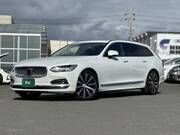 2025 VOLVO V90