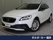 2017 VOLVO V40