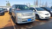 2005 TOYOTA NOAH X