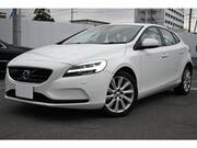 2019 VOLVO V40
