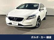 2017 VOLVO V40