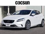 2017 VOLVO V40