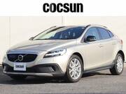 2018 VOLVO V40