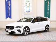 2025 VOLVO V60