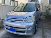 2005 TOYOTA NOAH