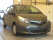 2011 TOYOTA VITZ F