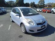 2009 TOYOTA VITZ F