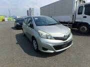 2011 TOYOTA VITZ F