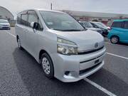 2013 TOYOTA VOXY X