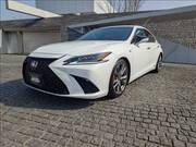 2019 LEXUS ES