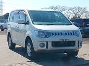 2011 MITSUBISHI DELICA D5