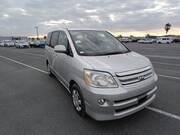 2005 TOYOTA NOAH X