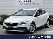 2017 VOLVO V40
