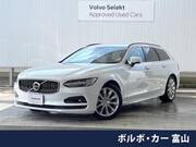2022 VOLVO V90