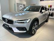 2025 VOLVO V60