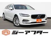 2017 VOLVO V90