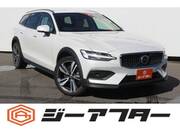 2023 VOLVO V60