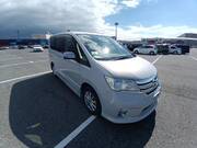 2013 NISSAN SERENA