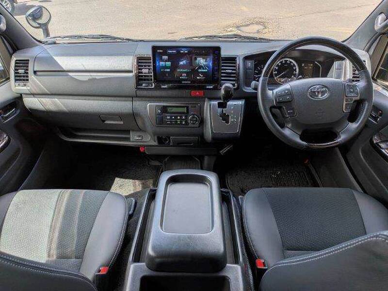 TOYOTA HIACE VAN