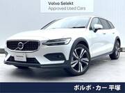 2023 VOLVO V60