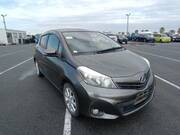 2013 TOYOTA VITZ U
