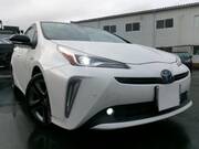 2019 TOYOTA PRIUS