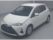 2020 TOYOTA VITZ HYBRID　F