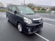 2013 TOYOTA NOAH SI
