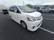 2012 TOYOTA NOAH SI