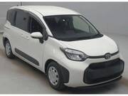 2023 TOYOTA SIENTA X