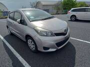 2011 TOYOTA VITZ F