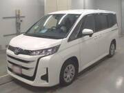 2023 TOYOTA NOAH X