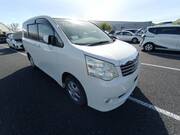 2011 TOYOTA NOAH X SMART EDITION