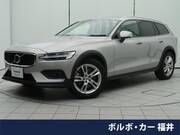 2023 VOLVO V60